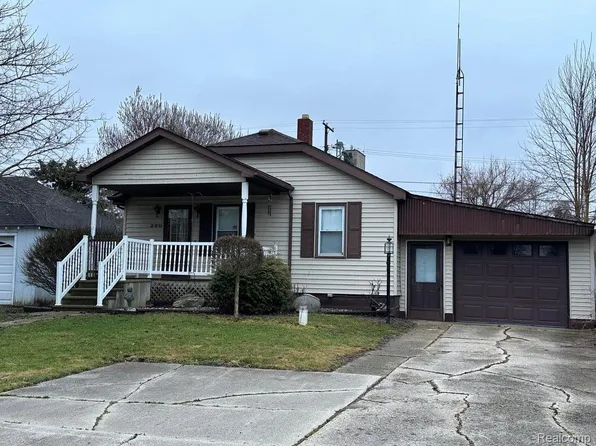 260 Michigan St, Kinde, MI 48445