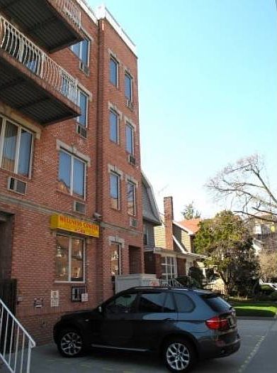 1st image of 1728 E 19th St