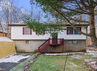 8318 Running Bear Ln, Tobyhanna, PA