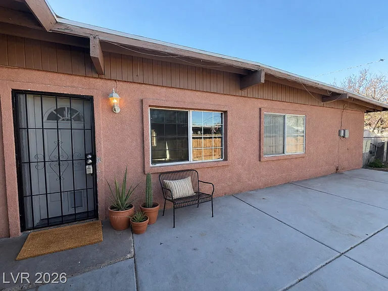 2400 S 15th St #1 — Photo 9