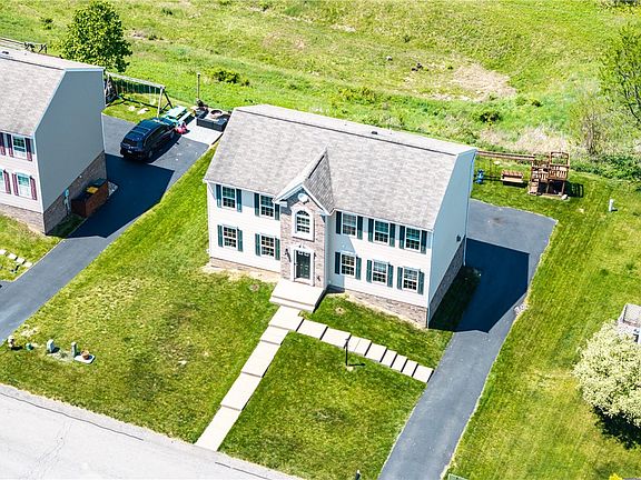 3rd image of 1328 Sandstone Dr