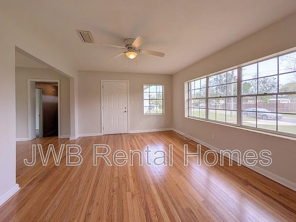 4th image of 7818 Caxton Cir W