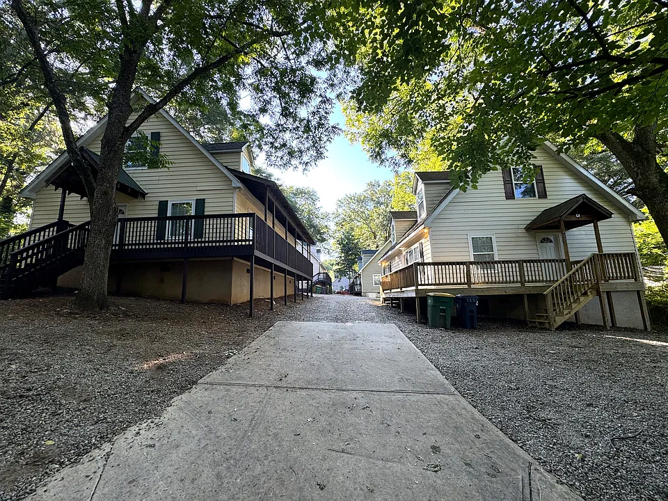 223 Derby St