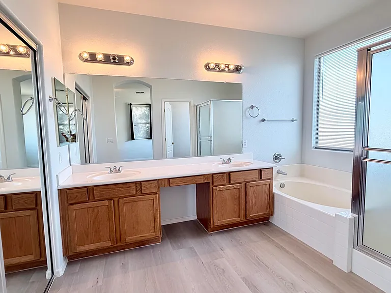 1289 E Iris Dr — Photo 29