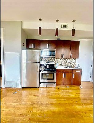 3rd image of 359 Stockton St #3