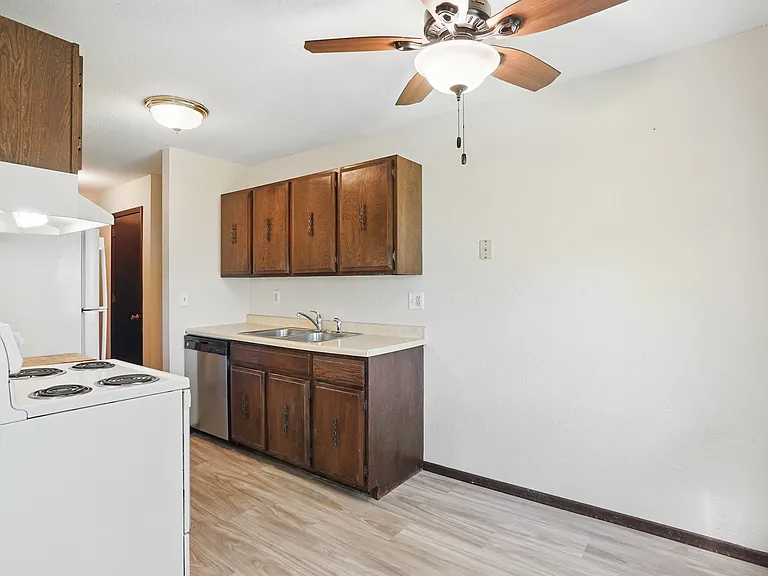 North Shore Apartments — Photo 10