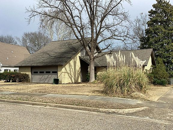 2nd image of 2613 Old Orchard Ln