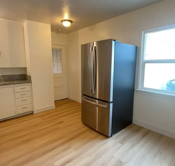 4645 Gardena Dr — Photo 6