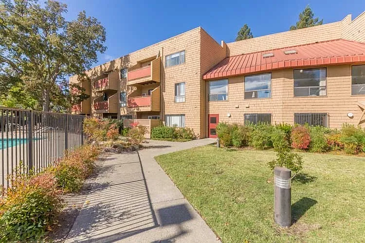 Le Boulevard Apartments — Photo 58
