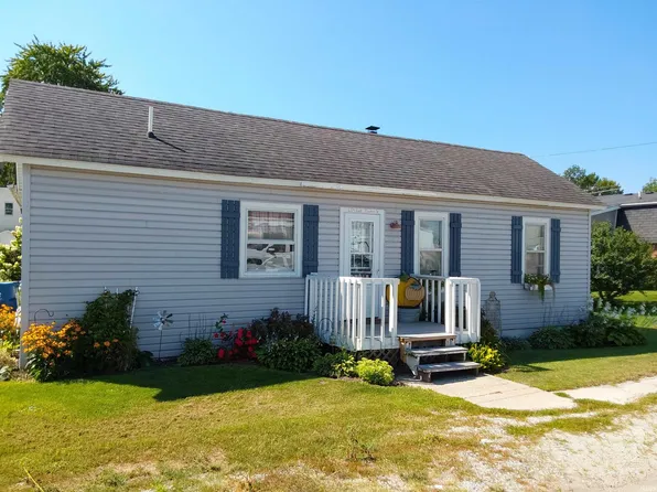 204 E Mentor St, Kouts, IN 46347