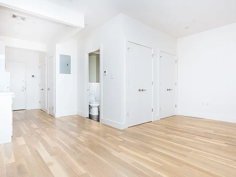 818 Lexington Ave #3S — Photo 4