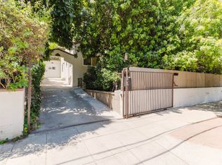 11036 Fruitland Dr, Studio City, CA 91604