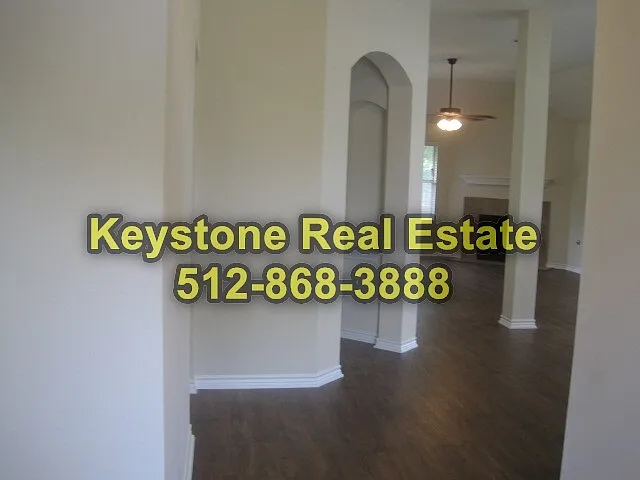 905 Lantana Dr — Photo 2