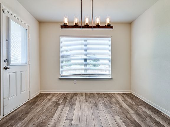 5th image of 114 Crockett Way