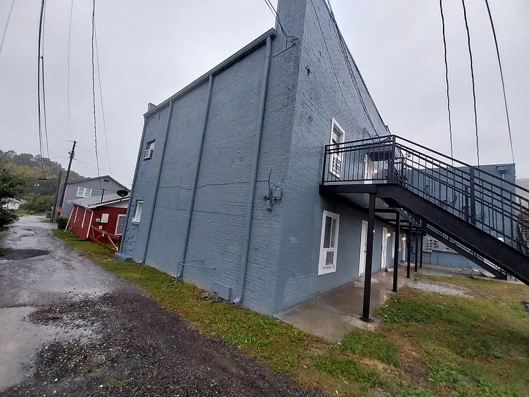 610 S Main St #1 — Photo 4