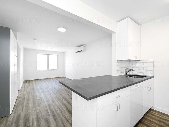4th image of 2843 Brighton 7th St #4B