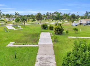 137 Raintree Ln, Fort Myers, FL 33908