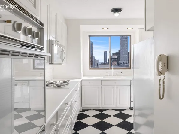 50 East 89th Street image 9 of 21