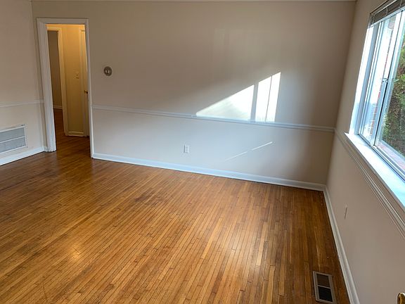 3rd image of 2000 Molton Ct APT 4
