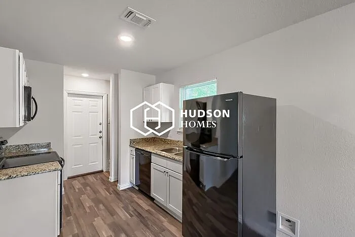 1609 Polk St — Photo 5