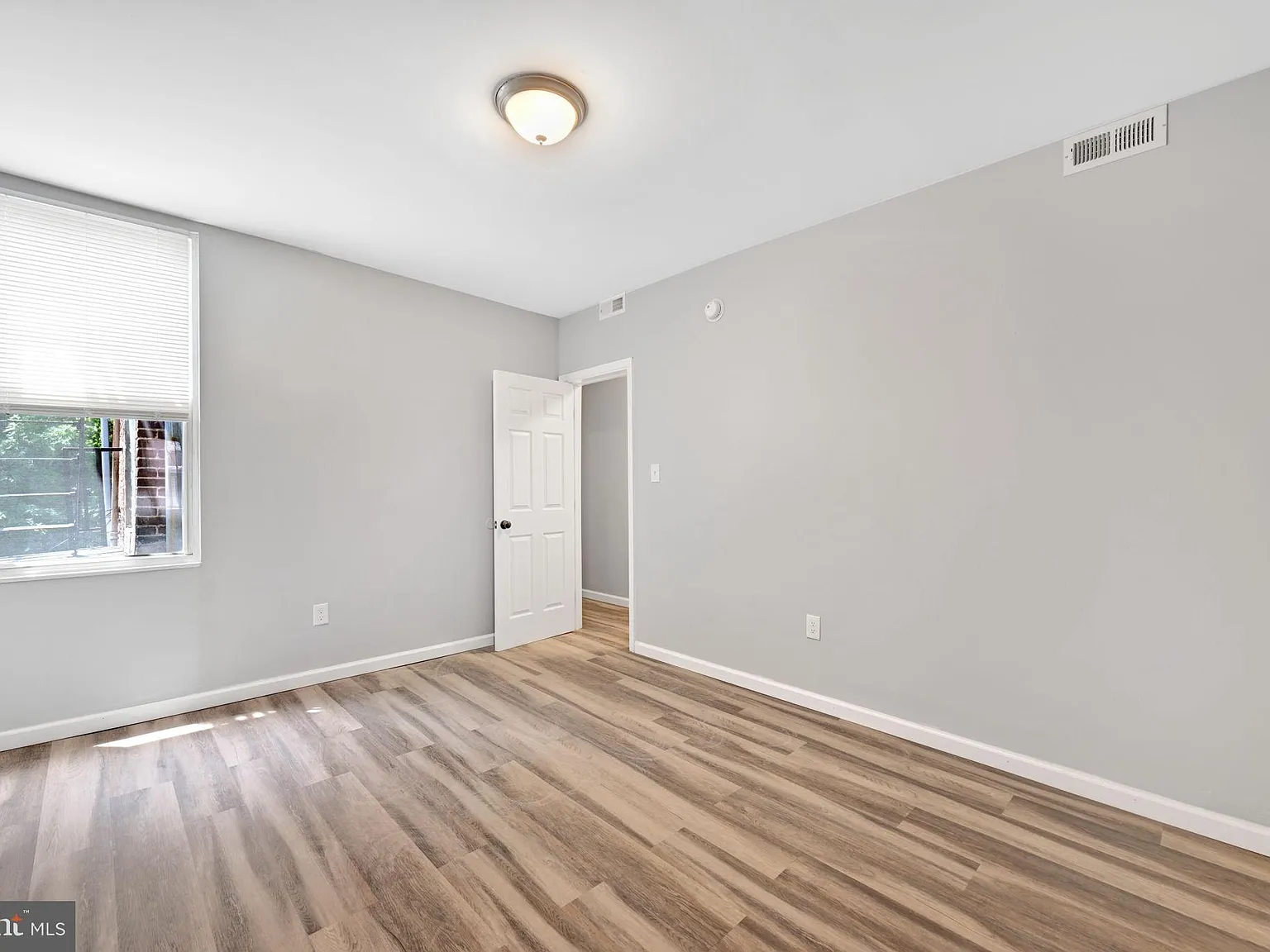 1 bed, 1.0 bath, 1200 sqft, $1,400 — Photo 1