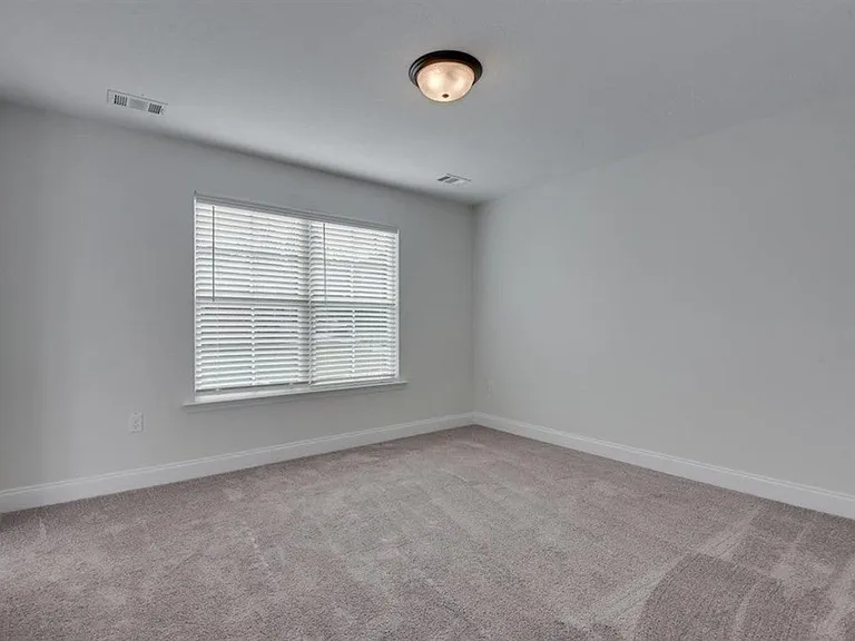 1011 Spotswood Cir — Photo 13