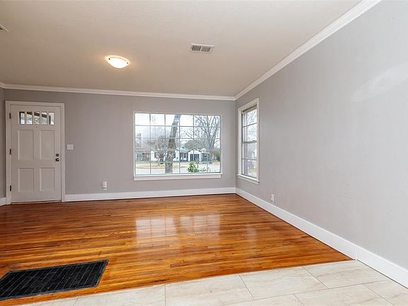 4th image of 7428 Mohawk Ave