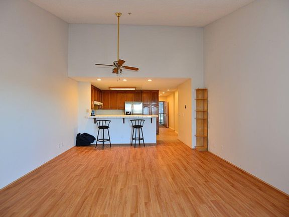 4th image of 611 Cedar Ct
