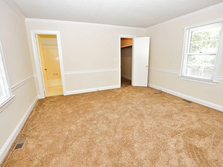 312 Oakdale Rd — Photo 3