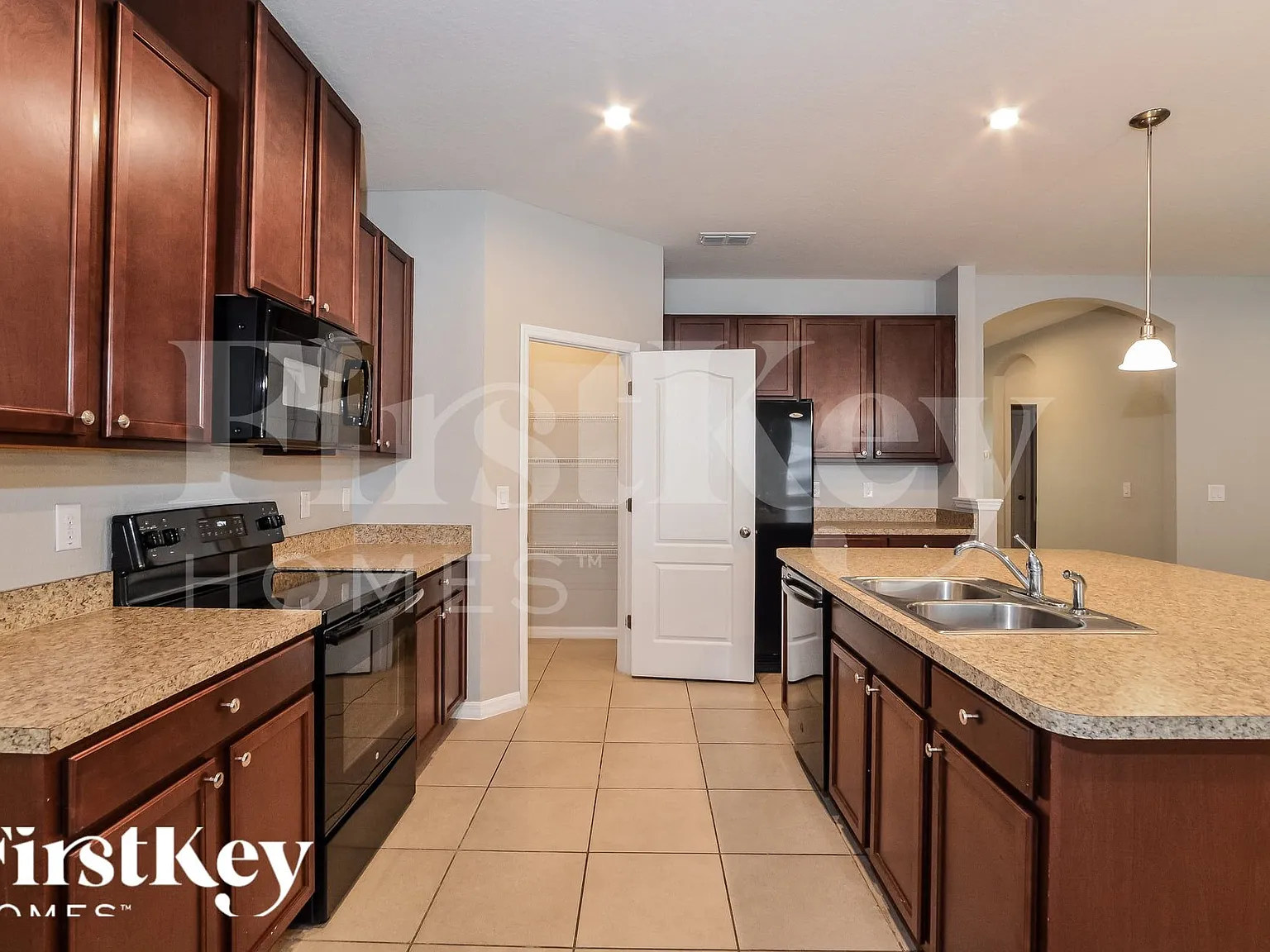 3 bed, 3.0 bath, 2022 sqft, $2,585 — Photo 4