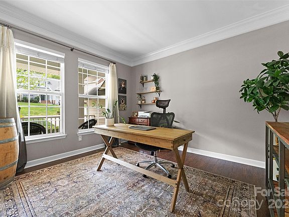 5th image of 5618 Branthurst Dr