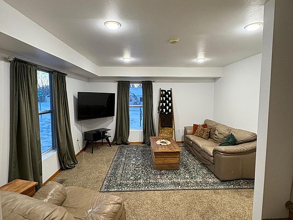 5th image of 523 2nd St SW