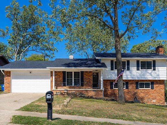 2nd image of 4105 Dunkeld Dr