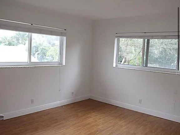 3rd image of 639 NE 10th Ave APT 205