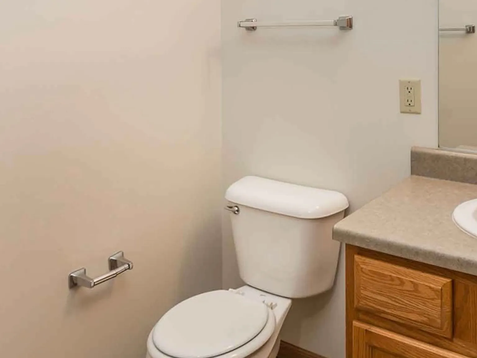 2 Bedroom 2 Bath Townhome with garage — Photo 1