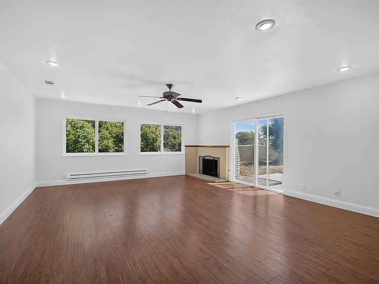 2045 Larsen Ct — Photo 5