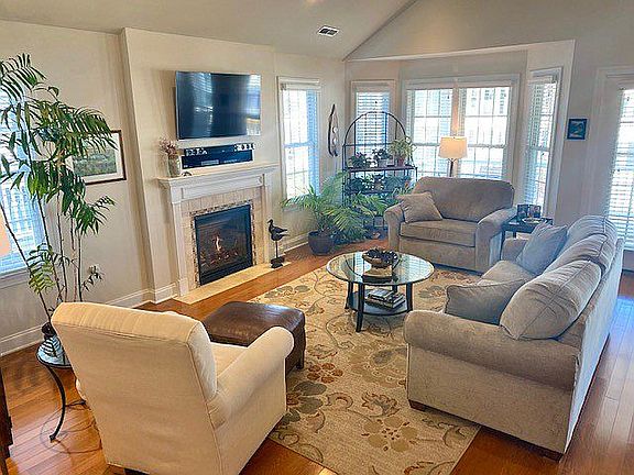 3rd image of 1419 Simpson Ave #2