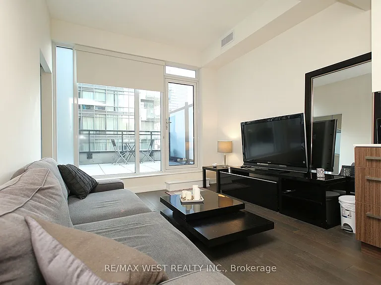 17 Dundonald St #309 — Photo 2
