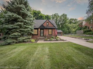 3599 Lincolnshire Rd, Waterford, MI 48328