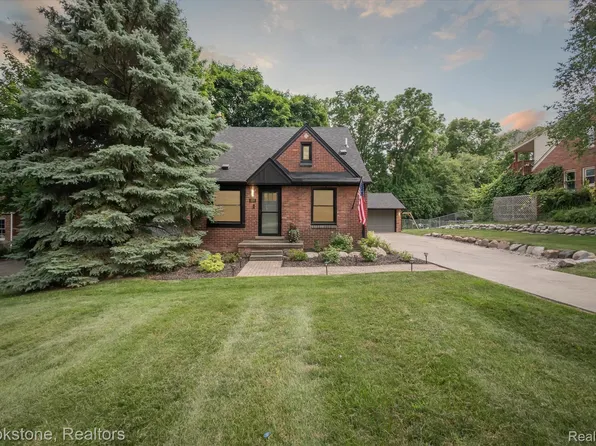 3599 Lincolnshire Rd, Waterford, MI 48328