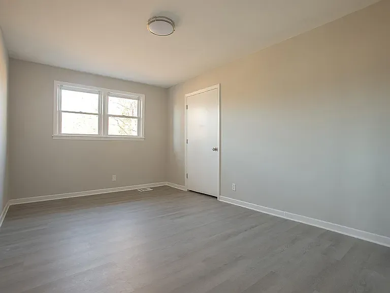 305 Kenmore Dr — Photo 8