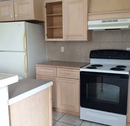 3rd image of 822 W Tiffany Dr APT 1