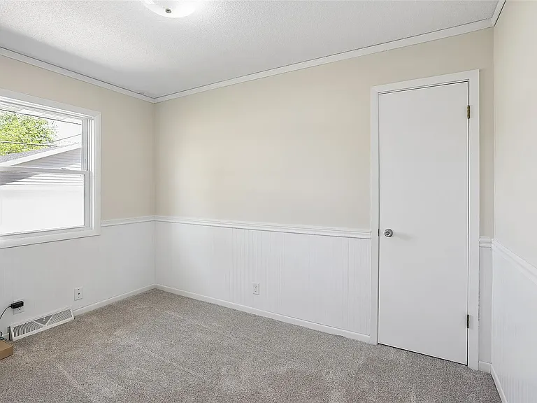 502 NE Trilein Dr — Photo 19