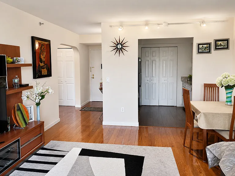 1731 Beacon St #U316 — Photo 2