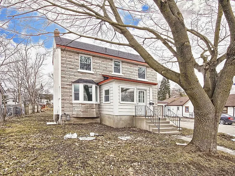 358 Gill St #UPPER — Photo 3
