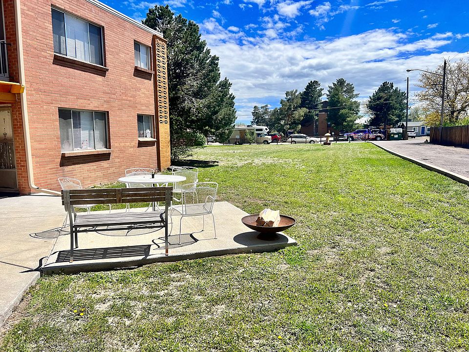 Enjoy the inviting outdoor space of this lovely apartment complex.