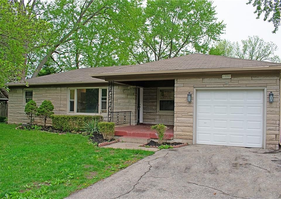 1st image of 6896 Meadow View Dr