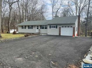 944 E Walnut Dr, Newton, NJ 07860