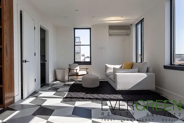 Rented by Evergreen Apartments BK | media 2