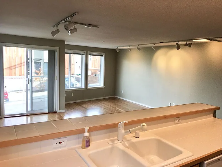 2432 Dexter Ave N #100 — Photo 6